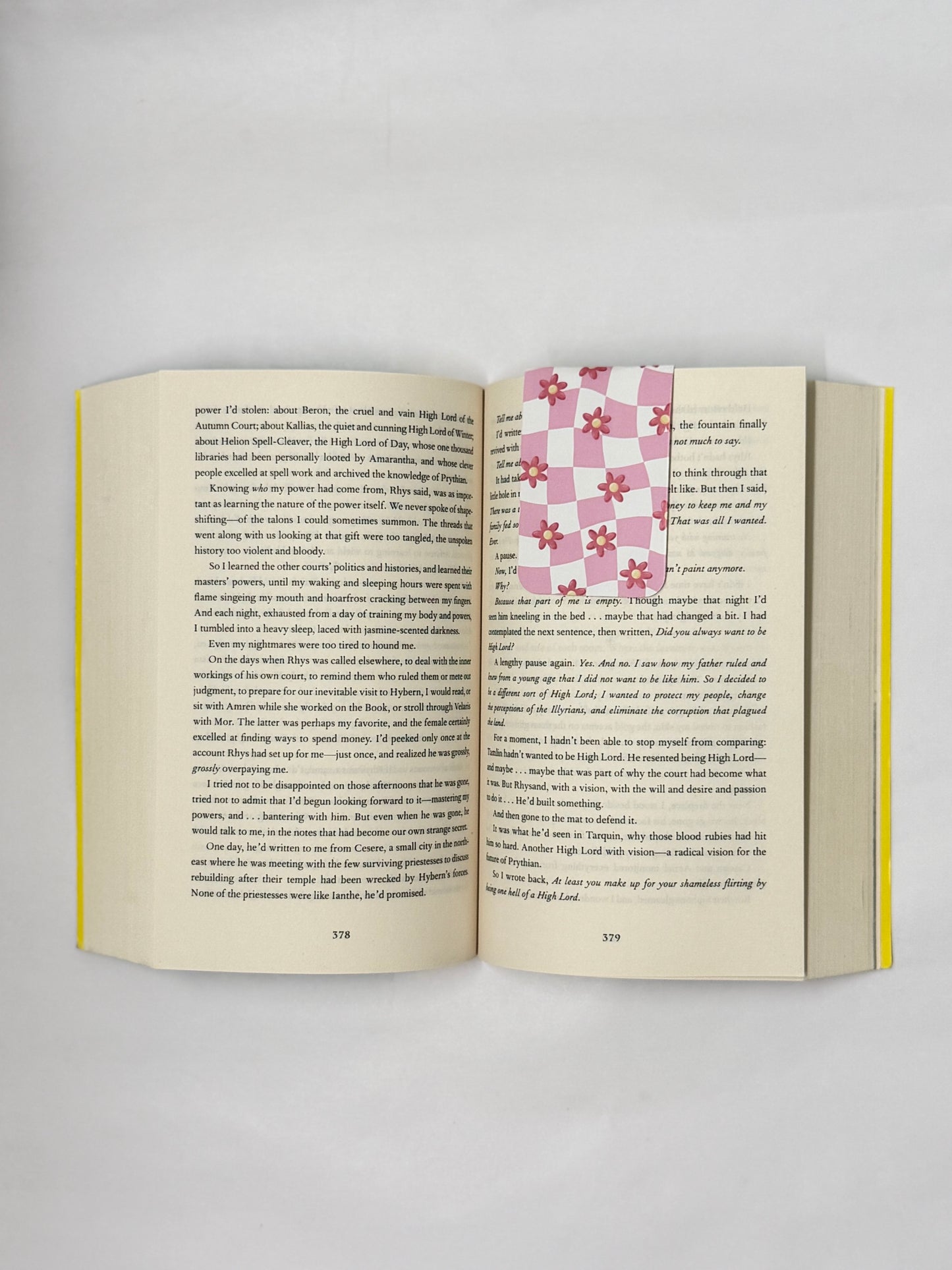 Magnetic bookmark wavy flower