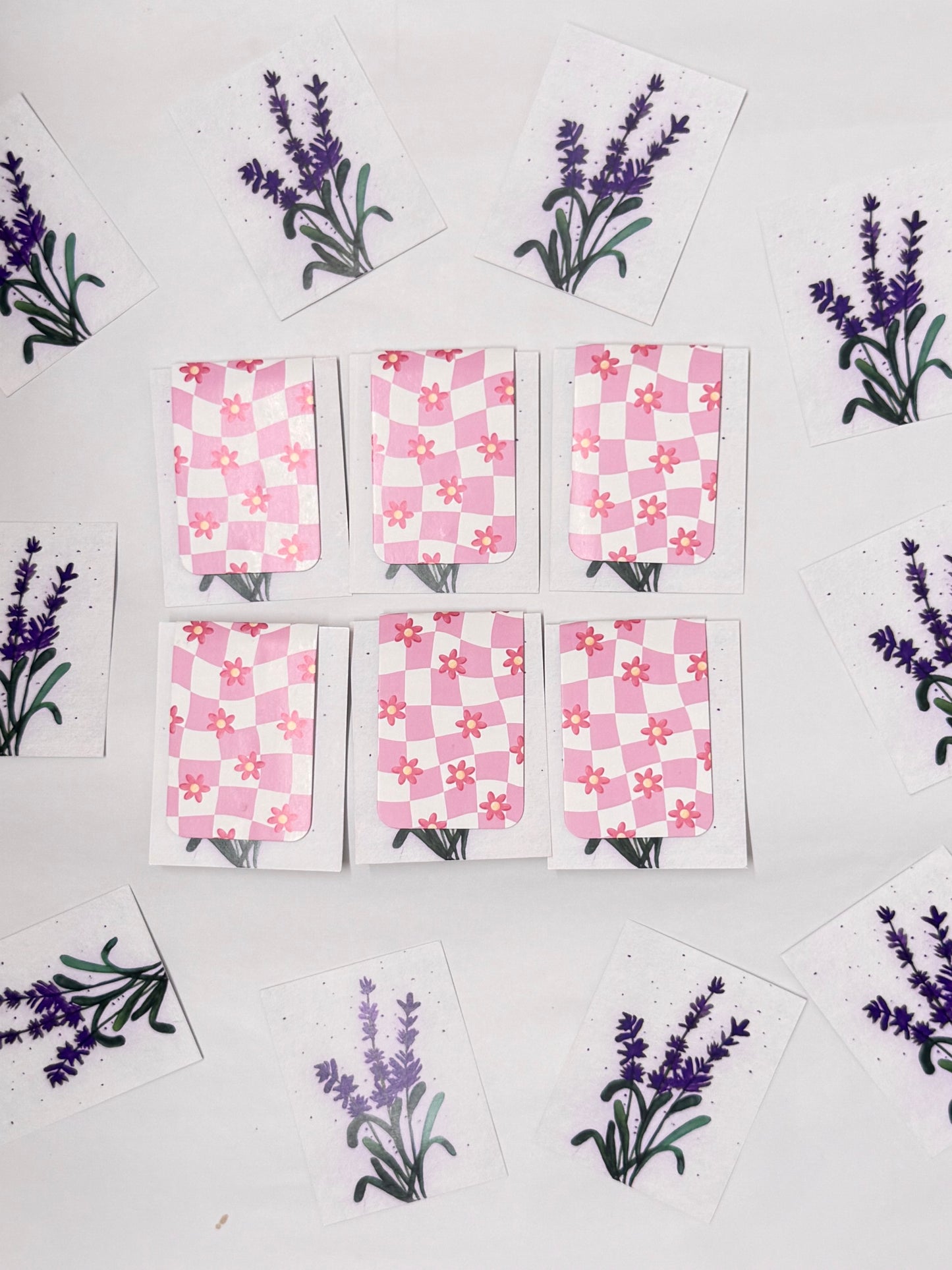 Magnetic bookmark wavy flower